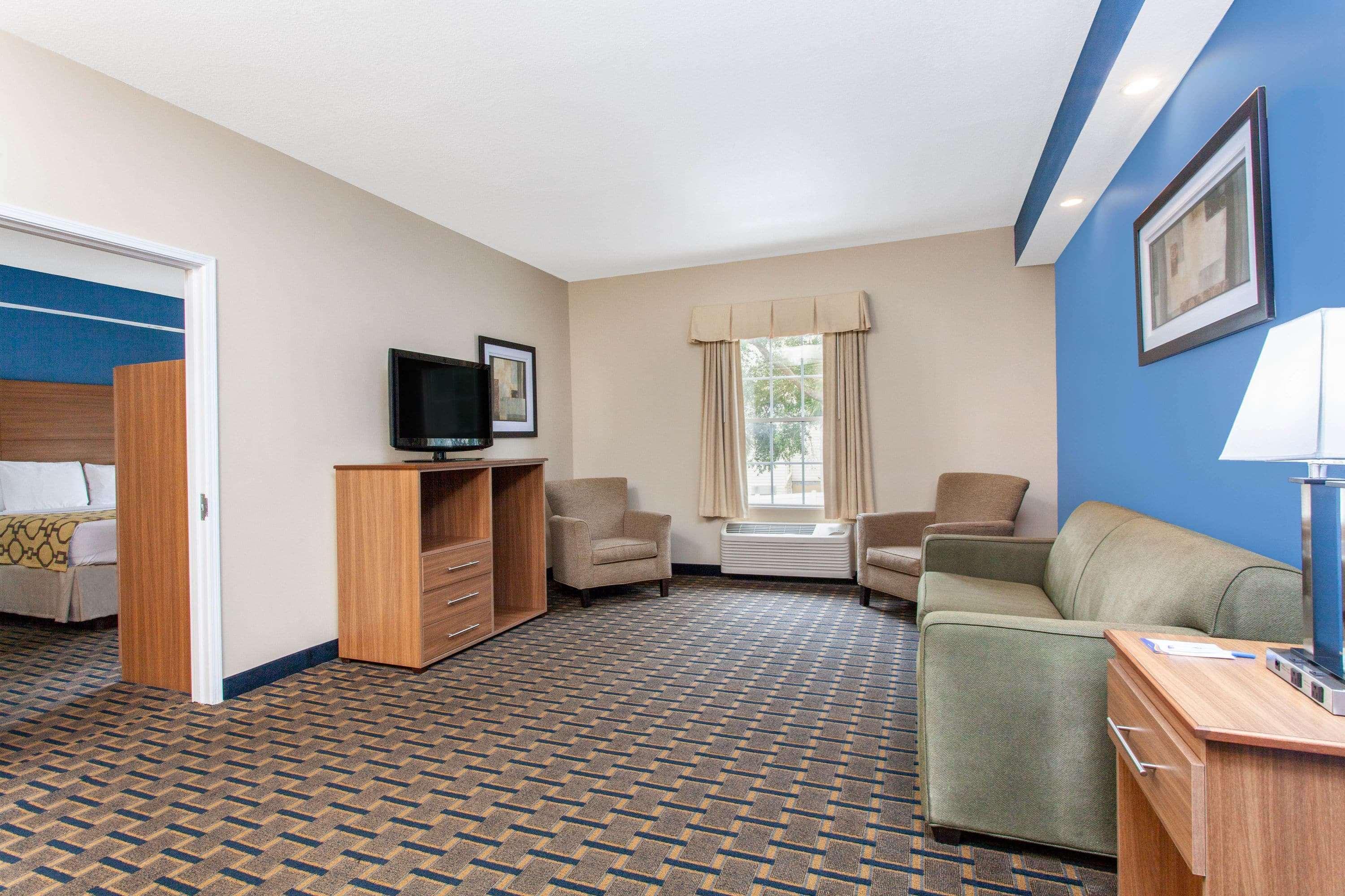 Baymont By Wyndham Jacksonville/Butler Blvd Exterior foto